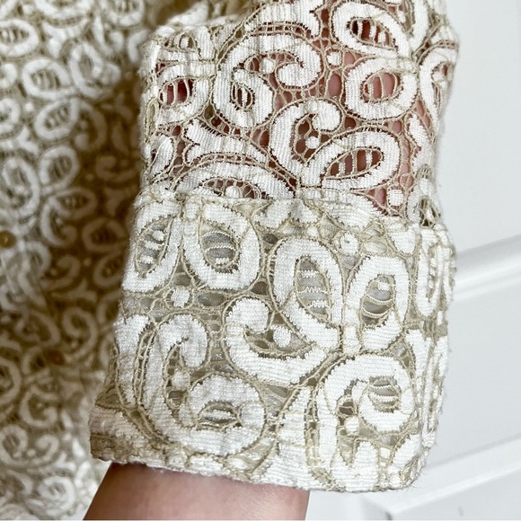 Jones Wear, beige floral Stretchy lace 3/4 sleeve blouse. Size 14. - Picture 7 of 11